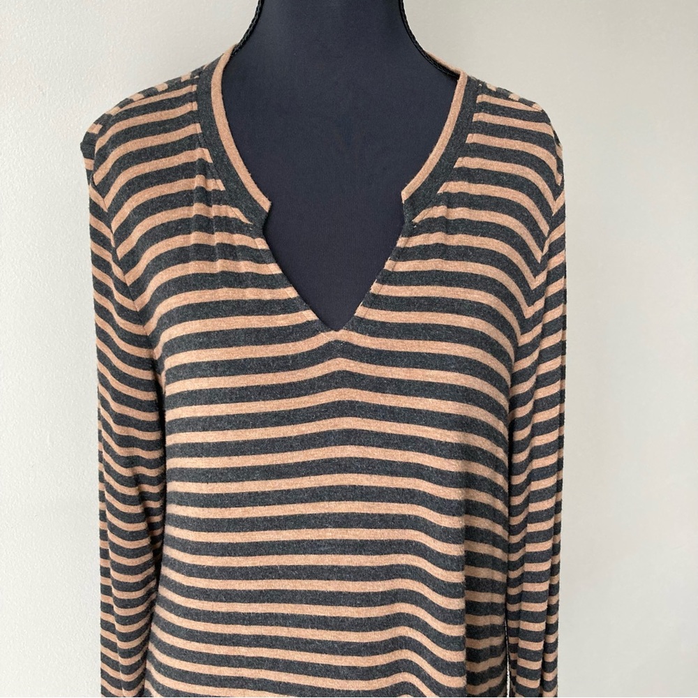 Cabi V Neck Tunic Long Sleeve Top Asymmetrical Striped Black Tan Medium - Picture 2 of 8
